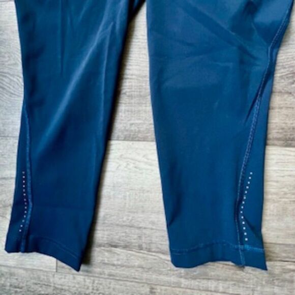 Lululemon navy reflective running leggings cropped pockets zipper pocket - Picture 7 of 9